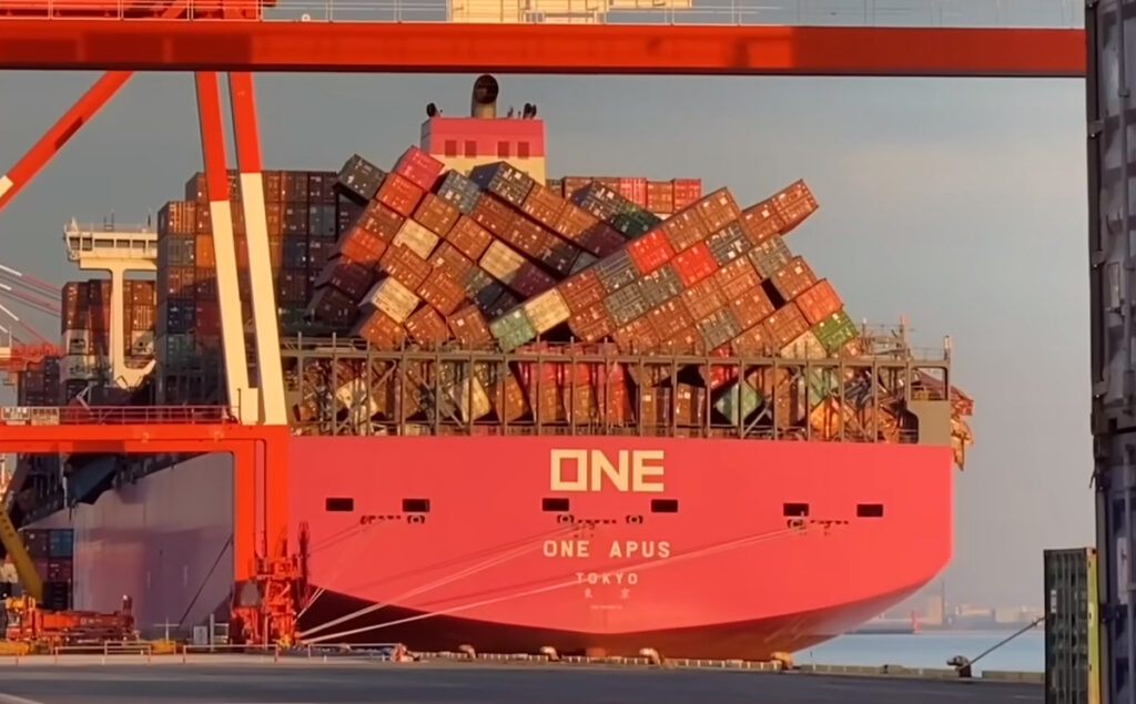 wywrócone kontenery