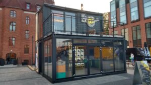 grafitowe kontenery handlowe 