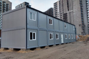 Zaplecze budowy z kontenerów